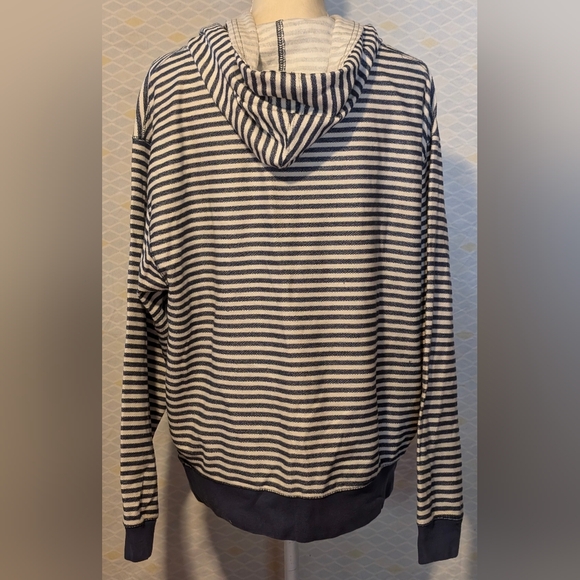 Women's T.R McTaggart sweater. Sz. XL. Excellent condition. - Picture 4 of 5